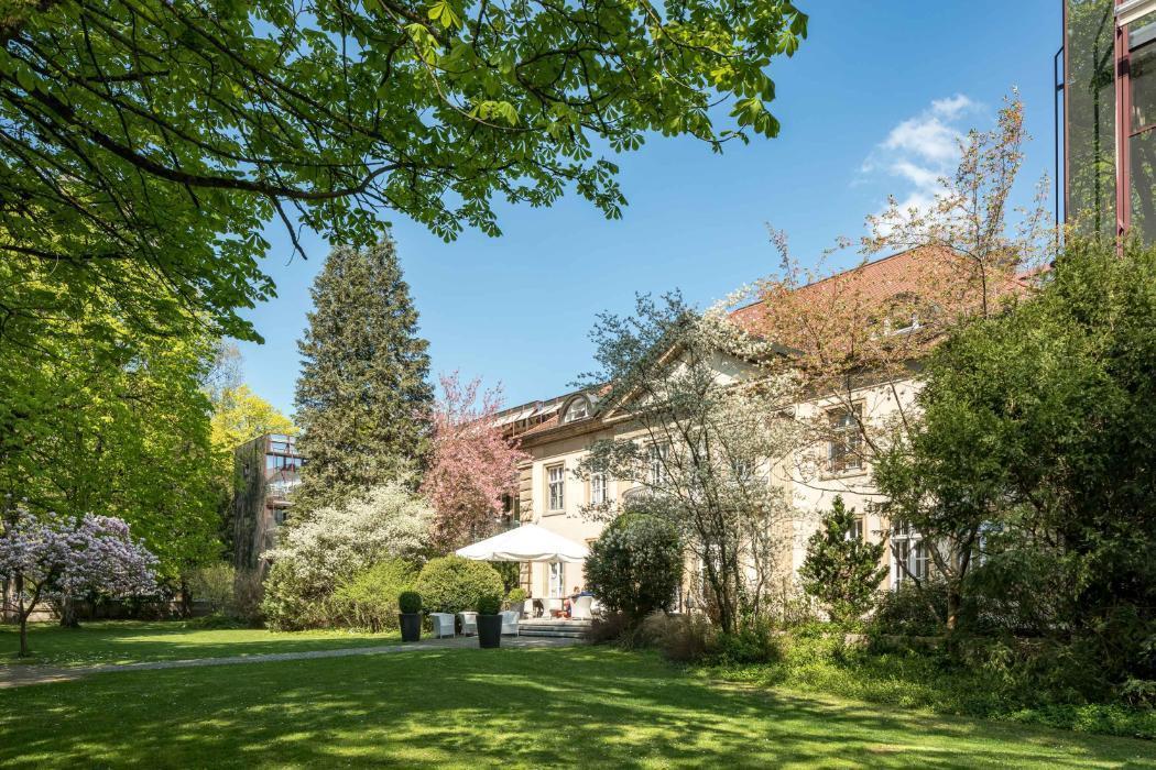 Frauenklinik Dr. Geisenhofer GmbH Mission, Zusatzleistungen und