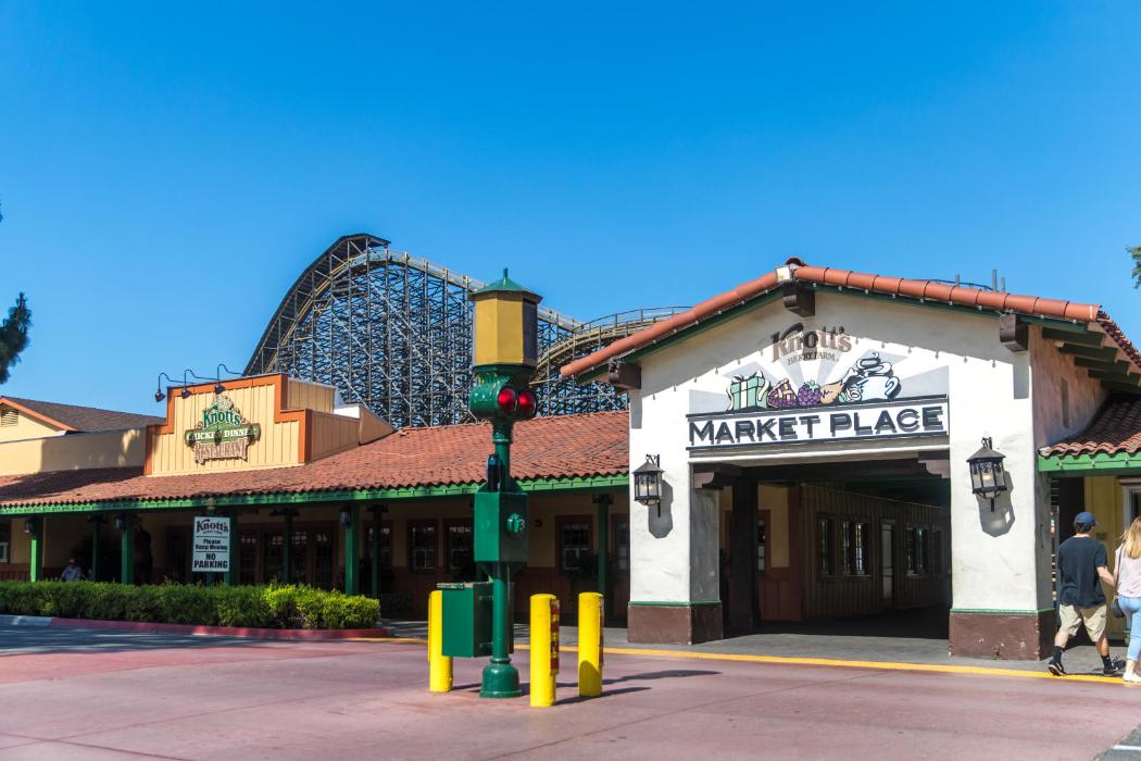 Knott's Berry Farm Mission, Benefits, and Work Culture
