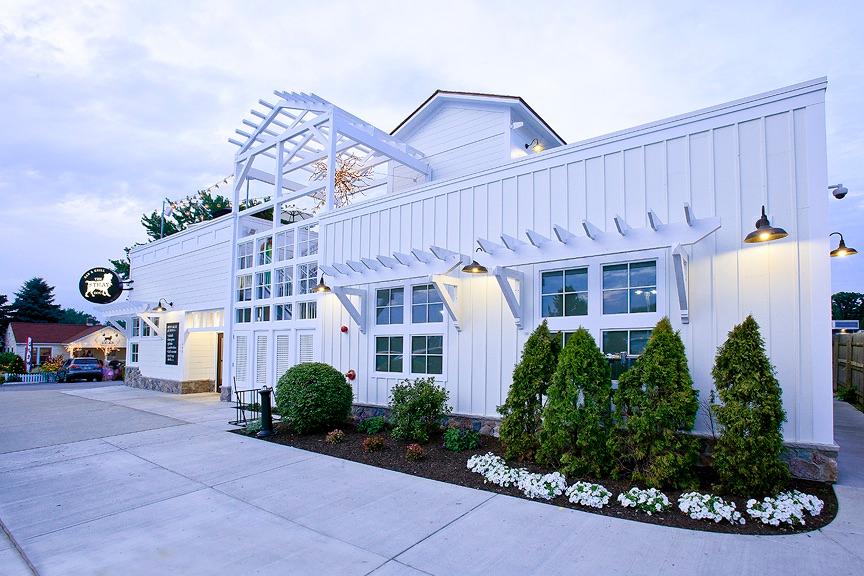 The Stray Dog Bar and Grill Mission, Benefits, and Work Culture