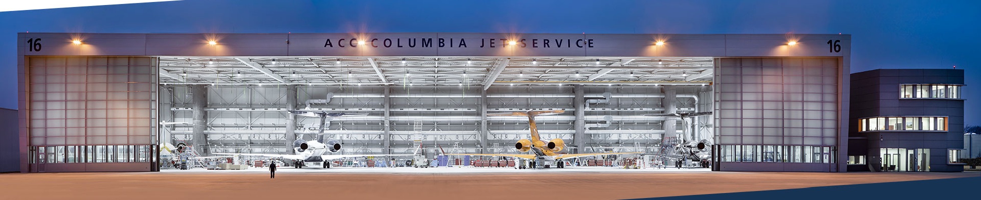 ACC Columbia Jet Service GmbH logo